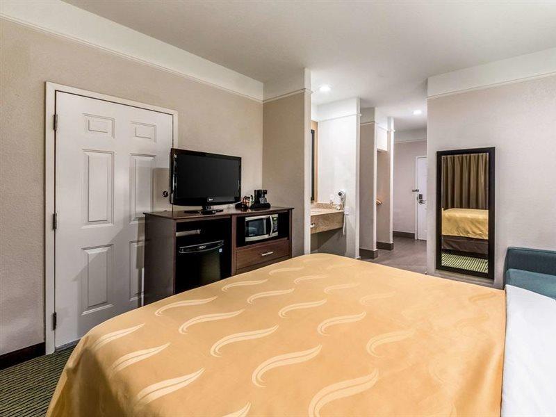 Quality Inn & Suites Seaworld North San Antonio Kültér fotó